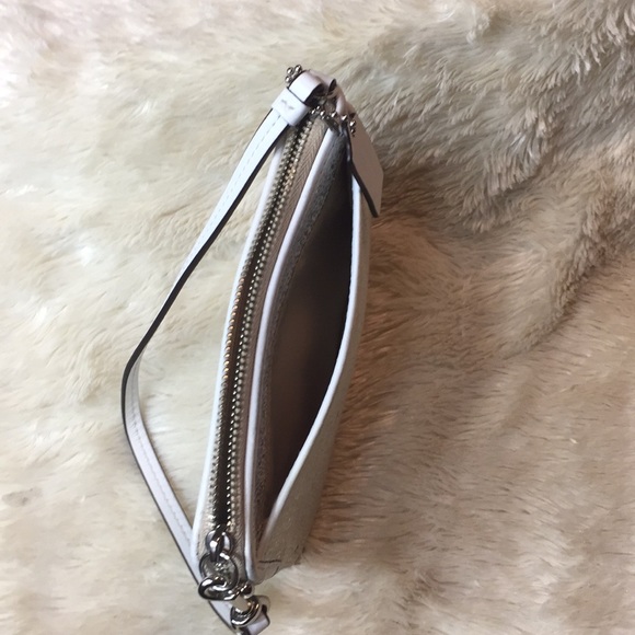 🔴SOLD🛑Coach Wristlet in Signature wallet - Picture 5 of 7